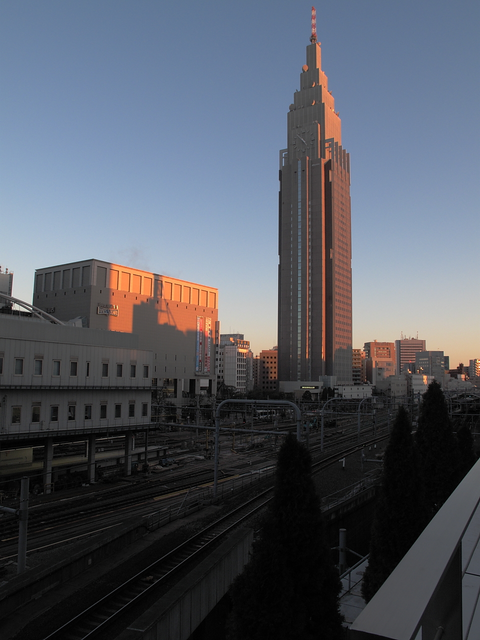 新宿での夕景 Nikon D300 Canon G10との写真生活
